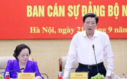 Ông Phan Đình Trạc chủ trì công bố quyết định kiểm tra công tác cán bộ tại Bộ Nội vụ