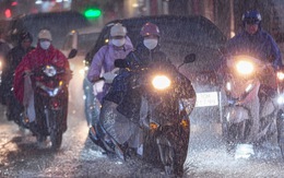 Vùng áp thấp ở Biển Đông có thể mạnh thêm, Nam Bộ mưa to