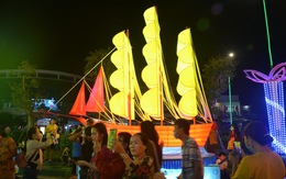 Lung linh lễ hội rước đèn trung thu ở Phan Thiết