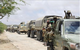 Trực thăng Liên Hiệp Quốc bị phiến quân bắt giữ ở Somalia, một nạn nhân nghi bị bắn chết