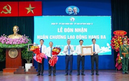 Quận 12 đón nhận Huân chương Lao động hạng ba