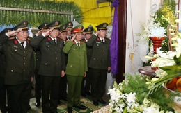 Thăng hai bậc quân hàm với phó trưởng công an phường hy sinh ở Huế