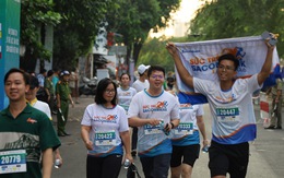 1.500 người đi bộ trên đường Trường Sa gây quỹ giúp người nghèo đón Tết