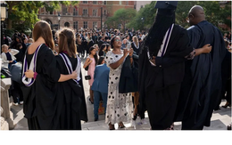 Sinh viên quốc tế đến Anh giảm mạnh do chính sách nhập cư