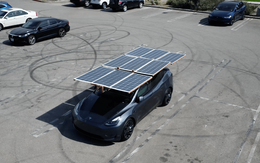 Bổ sung pin mặt trời trên nóc, xe điện đi được thêm 32km mỗi ngày