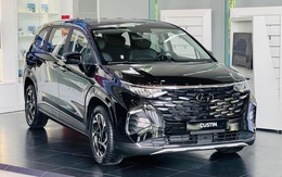 Tin tức giá xe: Hyundai Custin giảm giá tại đại lý, bản cao cấp rẻ hơn Innova Cross Hybrid