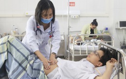 Thiếu niên 13 tuổi mắc viêm loét dạ dày, bác sĩ cảnh báo nguy cơ gây bệnh ở trẻ