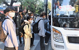 Chuyến xe nghĩa tình đưa sinh viên về quê đón Tết: Để đường về an toàn hơn