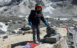 Cậu bé Anh 2 tuổi, người nhỏ tuổi nhất đặt chân đến Everest