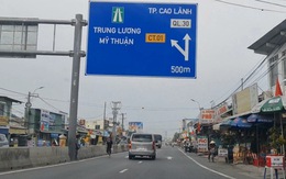 Chật vật tìm đường vào cao tốc Mỹ Thuận - Cần Thơ về miền Tây