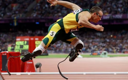 ‘Người không chân chạy nhanh nhất hành tinh’ Oscar Pistorius được ra tù