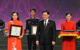 Chủ tịch Quốc hội và Trưởng Ban Nội chính Trung ương trao 7 giải A báo chí Diên Hồng