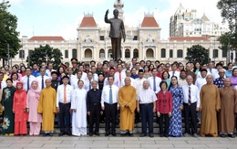 Đoàn đại biểu Đại hội MTTQ Việt Nam TP.HCM dâng hoa, dâng hương Chủ tịch Hồ Chí Minh