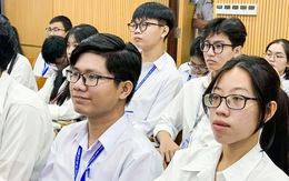 Thủ khoa ĐH Y Dược TP.HCM nhận học bổng toàn phần vẫn lo 'đứt gánh' ước mơ