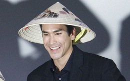 Nadech Kugimiya của Quỷ ăn tạng nhảy See tình, đội nón lá hát mừng ngày 20-10