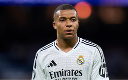 CĐV Real Madrid chỉ trích Mbappe không bằng Ronaldo tuổi xế chiều