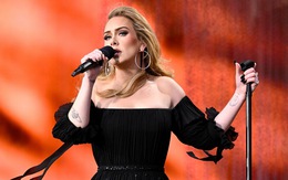 Adele bị suy giảm thính giác nặng từ concert cuối cùng