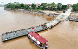 Sông Hồng chảy xiết, nghiên cứu dùng phà quân sự khi chưa tái lắp cầu phao Phong Châu