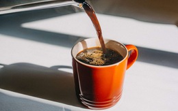 Nếu 'quá nghiện' cà phê, bạn hãy thử những thay đổi nhỏ để giảm lượng caffeine