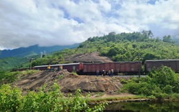 Hai tàu hàng trật bánh tại Thừa Thiên Huế: Nguyên nhân do đường thi công không đảm bảo tiêu chuẩn