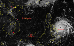 Siêu bão Man-yi liên tục thay đổi cường độ và hướng đi trên Biển Đông