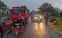 Tìm kiếm 5 học sinh mất tích trên sông Hồng