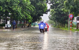 Nước trên các sông dâng cao do mưa lớn, Huế khẩn cấp cho học sinh toàn tỉnh nghỉ học