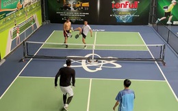 Chàng trai chơi pickleball bị phản đòn vì ra vẻ