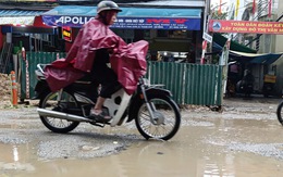 Cận cảnh đường ở trung tâm cử tri thắc mắc vì sao làm vào mùa mưa