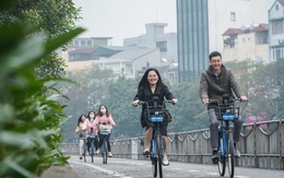 Người Hà Nội trải nghiệm tuyến đường dành cho xe đạp trong ngày đầu mở cửa