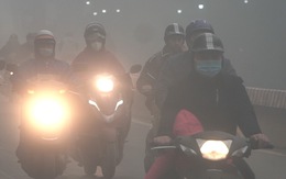 Sương mù dày đặc lúc sáng sớm ở Hà Nội, nhiều chuyến bay bị ảnh hưởng