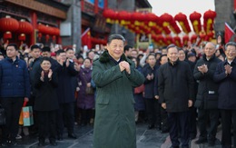 Trung Quốc rộn ràng đi lại, mua sắm, Chủ tịch Tập Cận Bình chúc Tết toàn dân