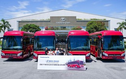 THACO AUTO bàn giao lô 10 xe buýt cao cấp Mercedes-Benz cho Công ty Liên Hưng