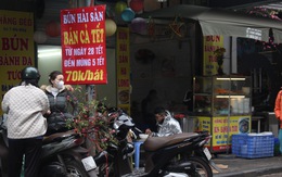 Nhiều quán cà phê, hàng ăn Hà Nội mở cửa xuyên Tết, không tăng giá, chỉ có phụ thu