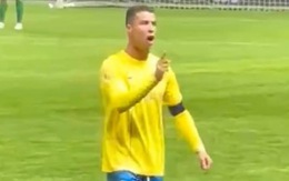 Ronaldo 'nóng máu' vì cổ động viên cứ gọi tên Messi