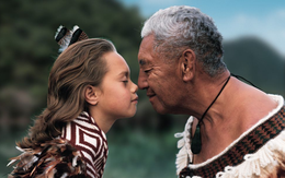 Hongi: Tục chạm mũi khi chào hỏi của người Maori có gì đặc biệt?