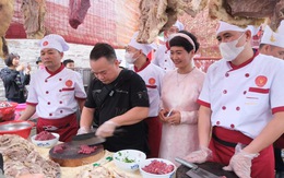 Nghệ nhân phở Vân Cù, Nam Định nấu nồi phở khổng lồ