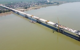 Hợp long cầu vượt sông dài nhất trên cao tốc Bắc - Nam