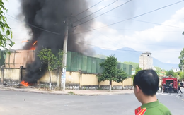 Bãi tạm giữ xe của công an ở Khánh Hòa bất ngờ bốc cháy