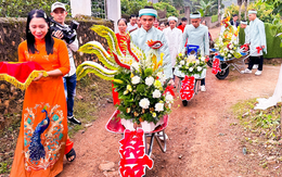 Độc lạ: Chú rể ở Bắc Giang chở sính lễ đón dâu bằng 5 xe rùa