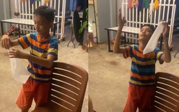 Cậu bé cho cả bàn nhậu ăn cú lừa khi trổ tài làm ảo thuật