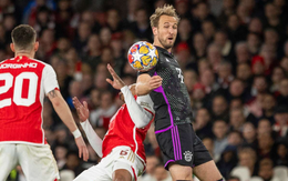 Cổ động viên Arsenal ‘khản cổ’ đòi thẻ đỏ Harry Kane