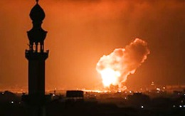 Israel tấn công trả đũa Iran, tên lửa rơi gần sân bay?