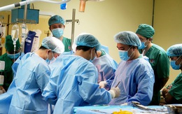 120 y bác sĩ tham gia cuộc phẫu thuật lấy đa tạng người hiến tại tuyến tỉnh