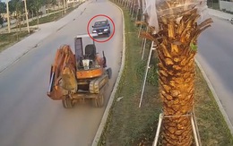 Ô tô tông trực diện công nông chở máy xúc dù đường thông thoáng