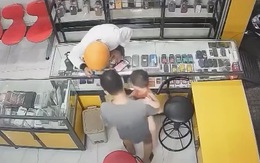 Chủ cửa hàng đang bồng con bắt gọn tên cướp điện thoại