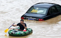 Ngập lụt ở Trung Quốc, chính quyền nâng cảnh báo mưa bão lên mức cao nhất