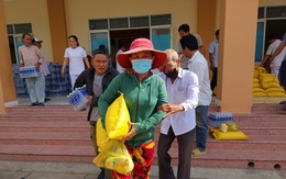 Hội thánh Cao Đài Tây Ninh tặng 300 phần quà cho bà con vùng hạn mặn Gò Công