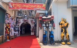 Ảnh vui 27-4: Autobot đứng đón khách đám cưới ở Việt Nam