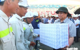 Kiểm tra dự án cao tốc ở Phú Yên, Thủ tướng yêu cầu quan tâm đời sống công nhân